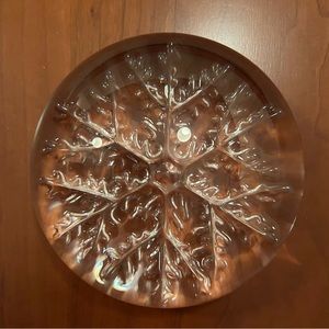 STUNNING GLASS DOMED SNOWFLAKE PAPERWEIGHT